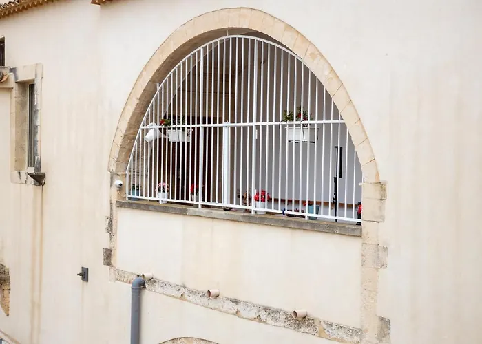 Palazzo Loreto أفولا